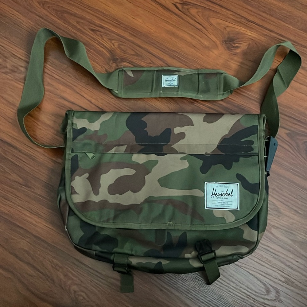 Herschel Supply Company Camouflage Messenger Bag